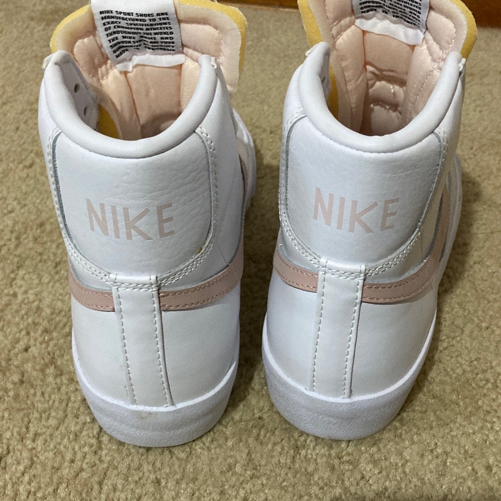 Nike Women’s Blazer Sneakers New 6.5 - Picture 3 of 9